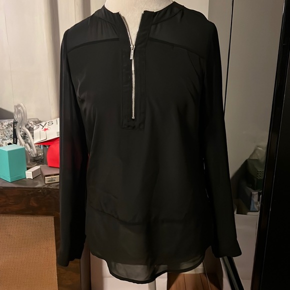 🎉Host Pick🎉. Michael Kors size 2 black long sleeve blouse - Picture 1 of 3